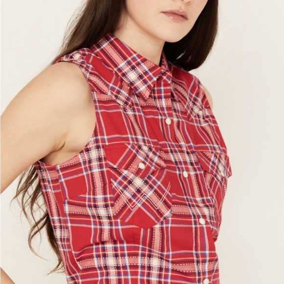 Wrangler Red and White sleeveless Button Down plaid western Shirt Sz-M. P7 - Picture 11 of 12